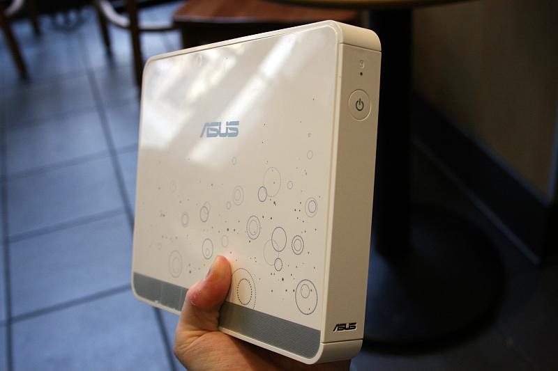 Illustration for article titled Asus Eee Box B202: Our First Look, Plus Official Specs (Only $300)
